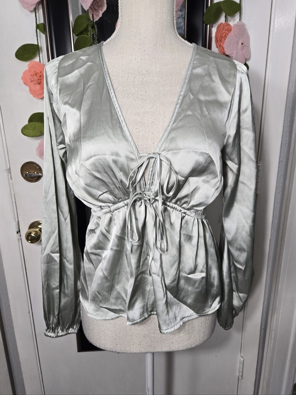 Abercrombie And Fitch Long Sleeve Satin Blouse Sz Small Front Tie